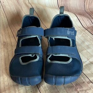Blue Athletic Shoes with Straps and Toe Compartments Freet Sport 7.5 Women’s
